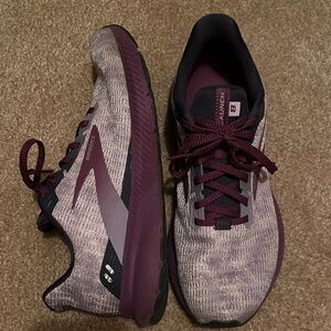 Brooks Launch 8 Running Shoes in Plum and Black Size 9.5 Women’s
